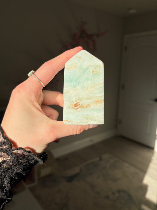 Dreamy Caribbean Calcite Tower