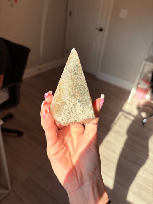 Absolutely Stunning Green & Silver Sugary Agate Point