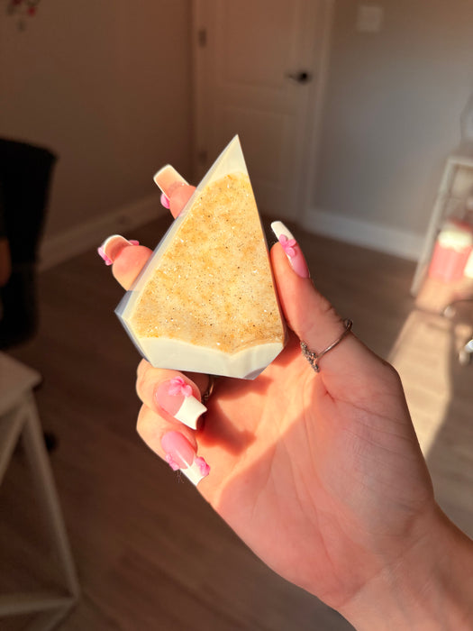 Sugary White and Grey Agate Point